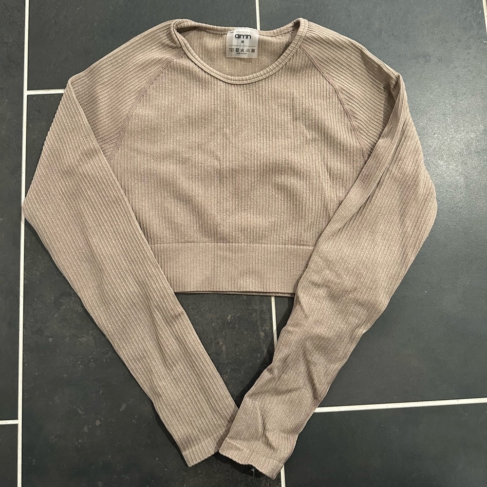 AIMN athletic top size Medium, tan